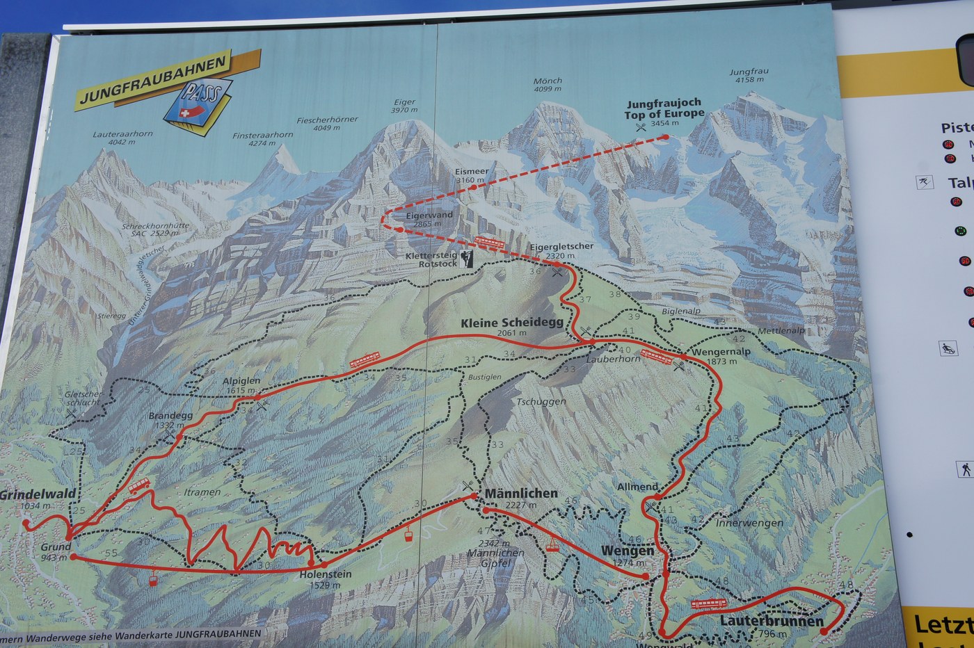 掲示されていたエリアの路線図。これから歩く稜線と、目指すユングフラウヨッホ（Top of Europe）の位置をあらためて確認する。地図で見