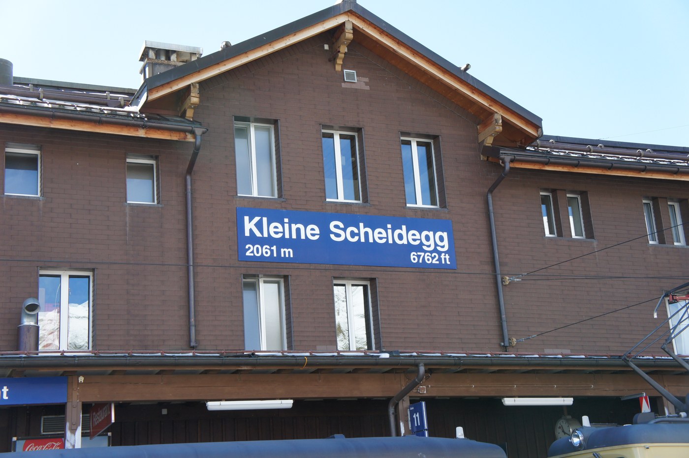 さて、いよいよ本命へ。「Kleine Scheidegg 2061m」の駅から、ユングフラウ鉄道に乗り換える。ここが、ヨーロッパの頂への玄関