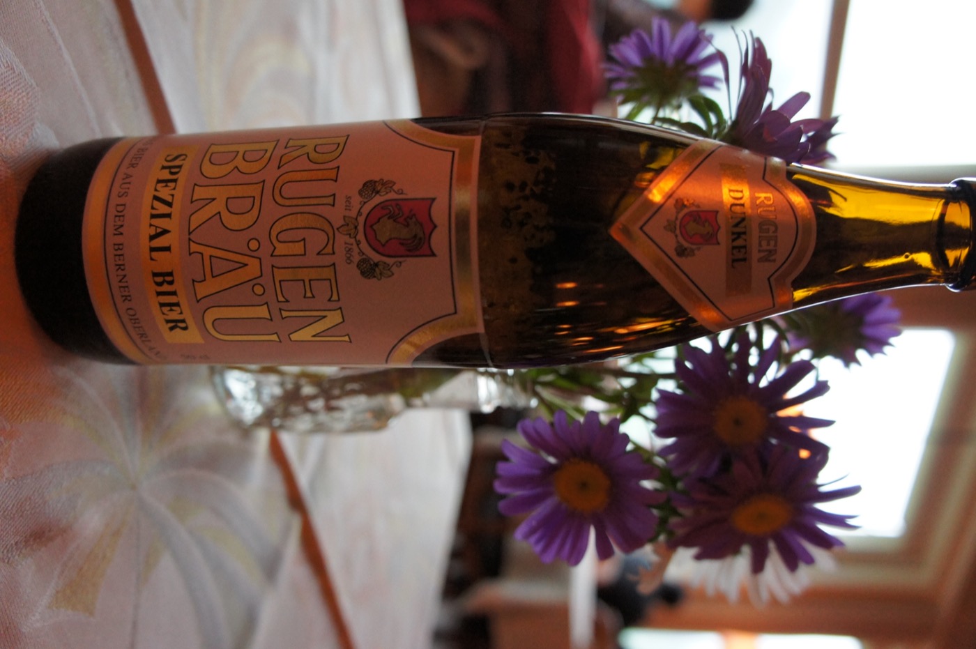 ビールは、このベルナーオーバーラント地方の地ビール「RUGEN BRÄU(ルーゲンブロイ)」。1866年創業の、インターラーケンのブルワリー